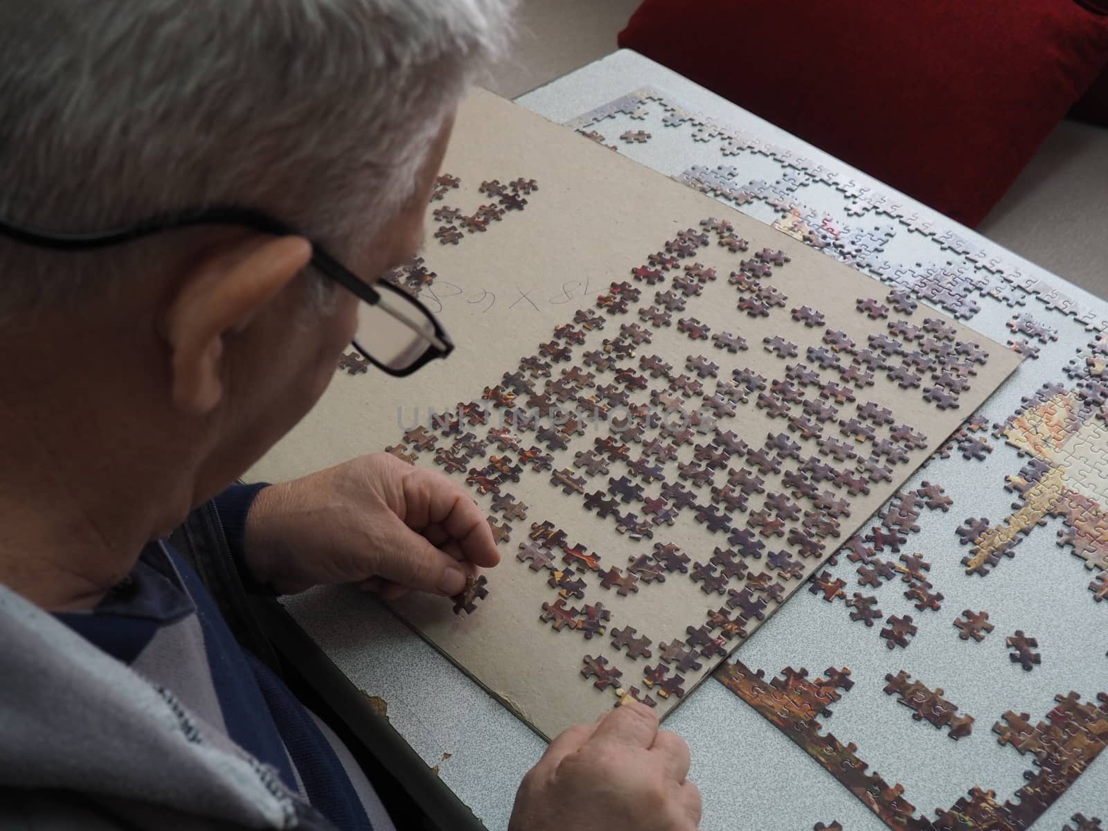 the old man who tried to combine the puzzle