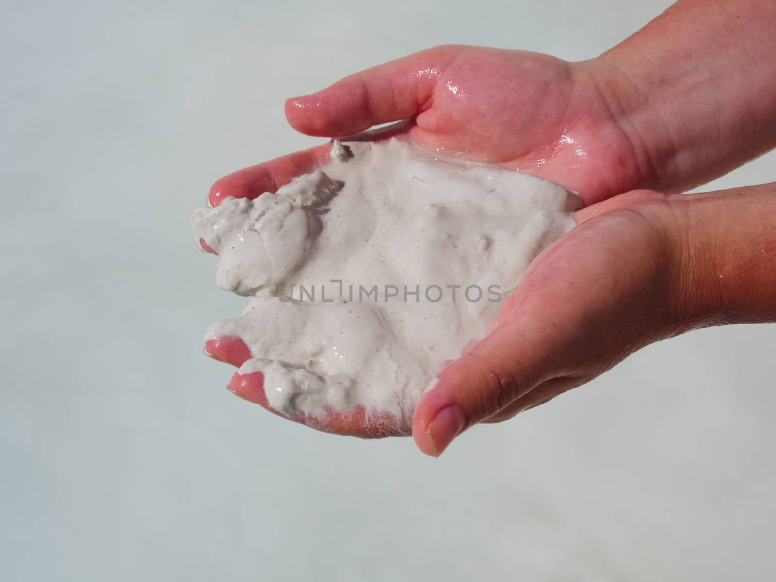 Cotton Castle travertine, White soil and calcium carbonate thermal water.