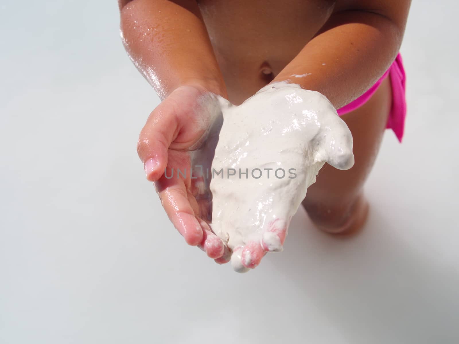 Cotton Castle travertine, White soil and calcium carbonate thermal water.