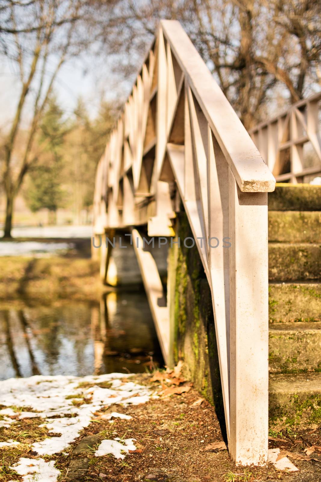 Bridge's wooden fence by Mendelex