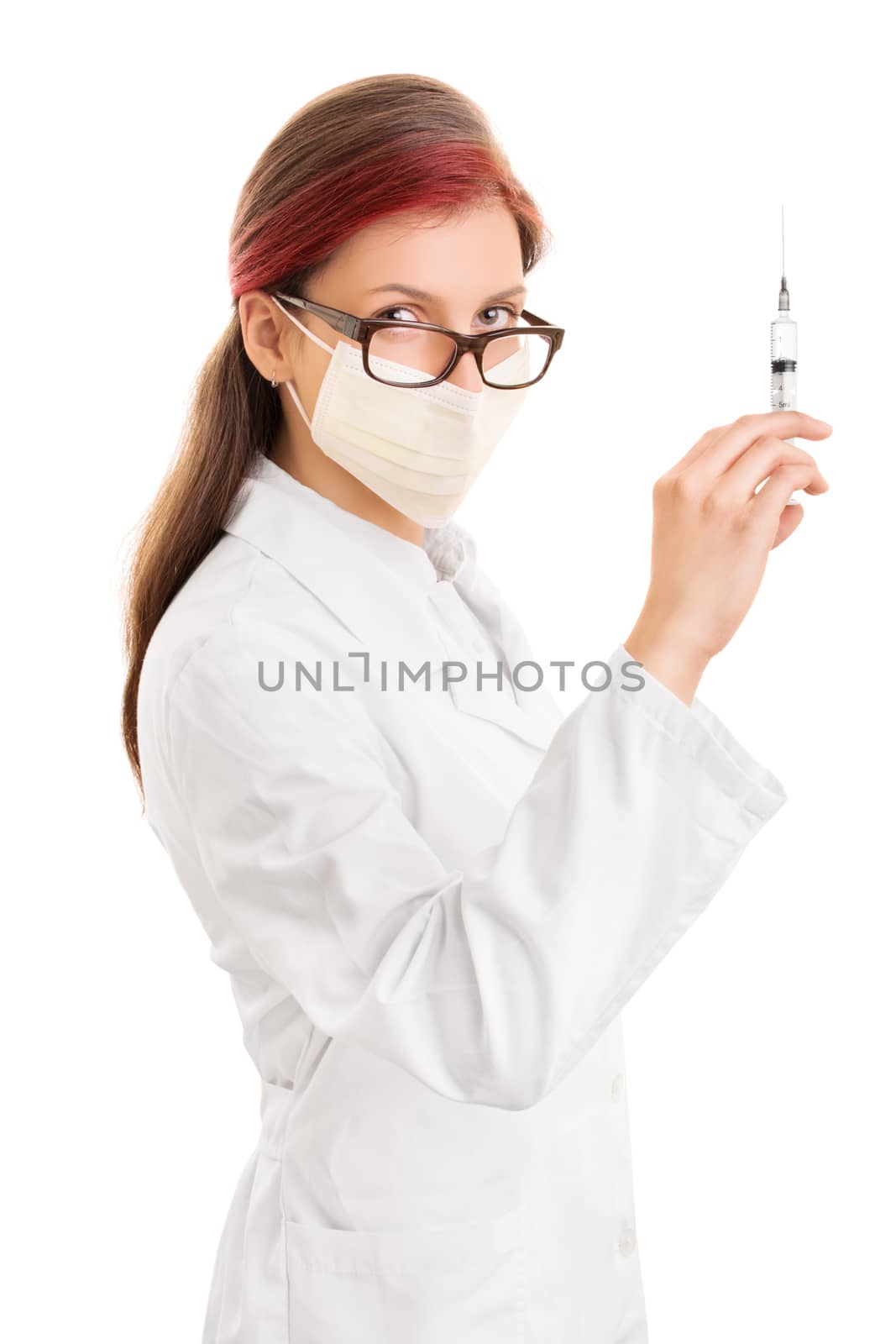 Doctor wearing surgical mask and holding a syringe with needle by Mendelex