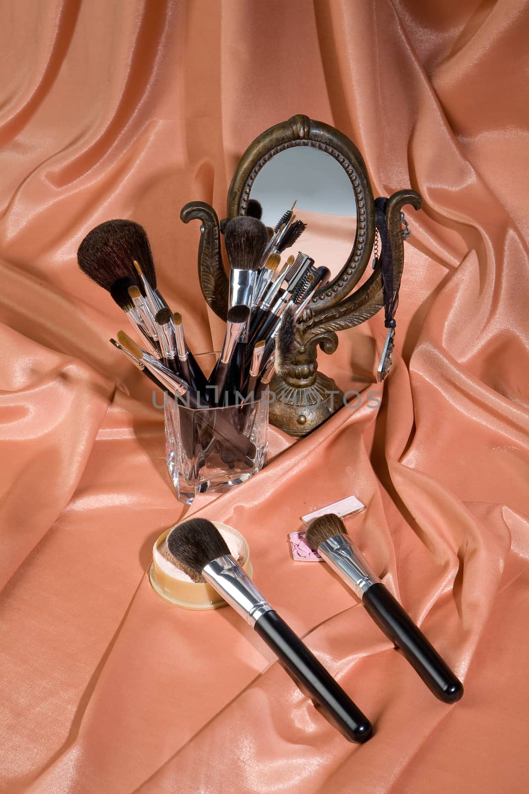 Cosmetic brushes