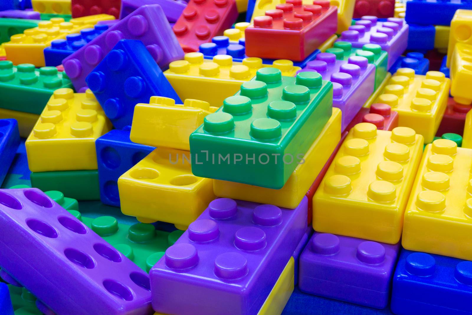 Big pile plastic toy blocks background for kid education concept.