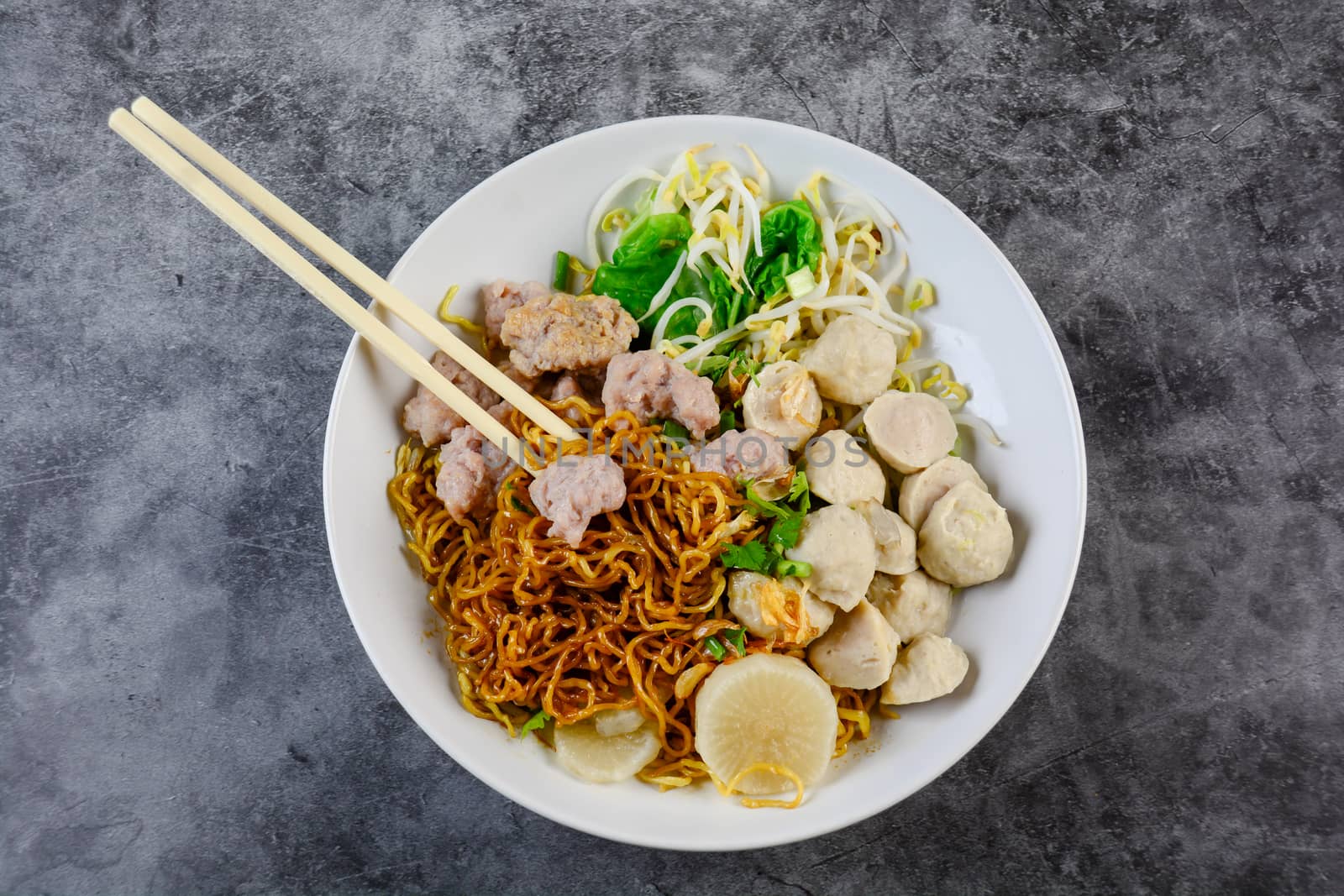 noodles with pork and meat balls by yuiyuize