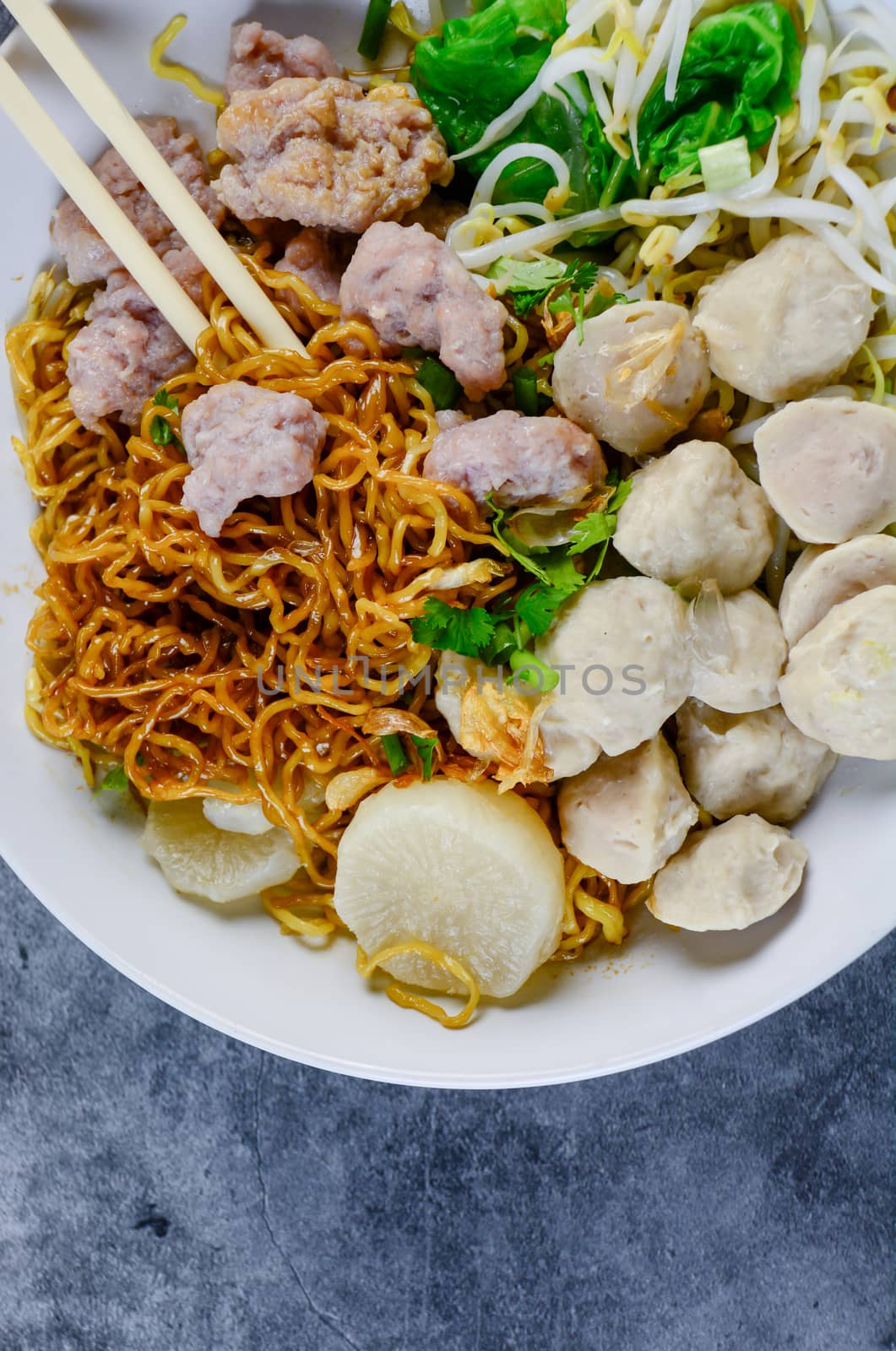 noodles with pork and meat balls by yuiyuize