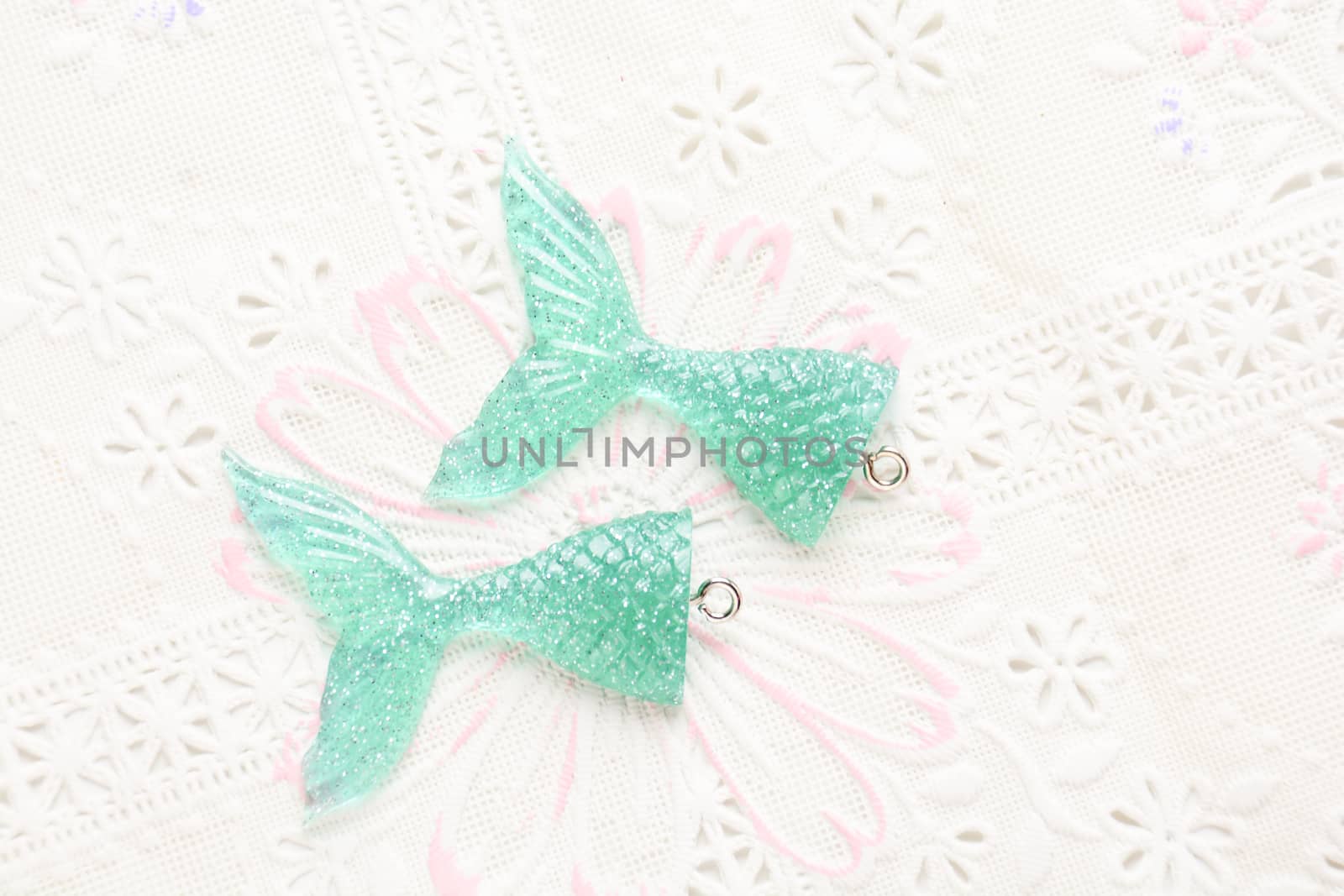 Mermaid tail glitter resin keychain charms by yuiyuize