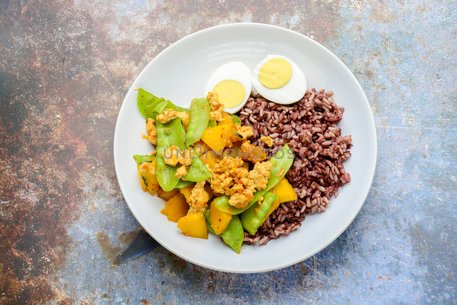 Stir Fry Snow Peas with pumpkin and chicken, served with brown r by yuiyuize