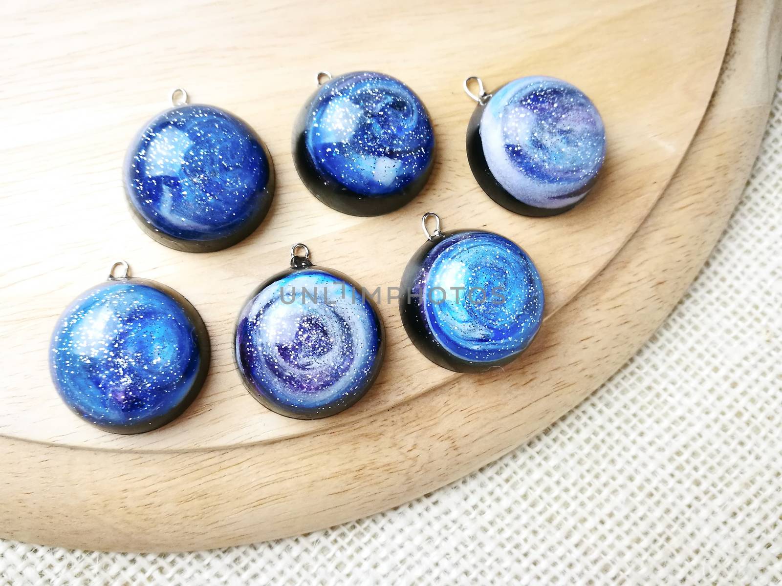 Create galaxy drink coasters using resin, glitter and pigment po by yuiyuize