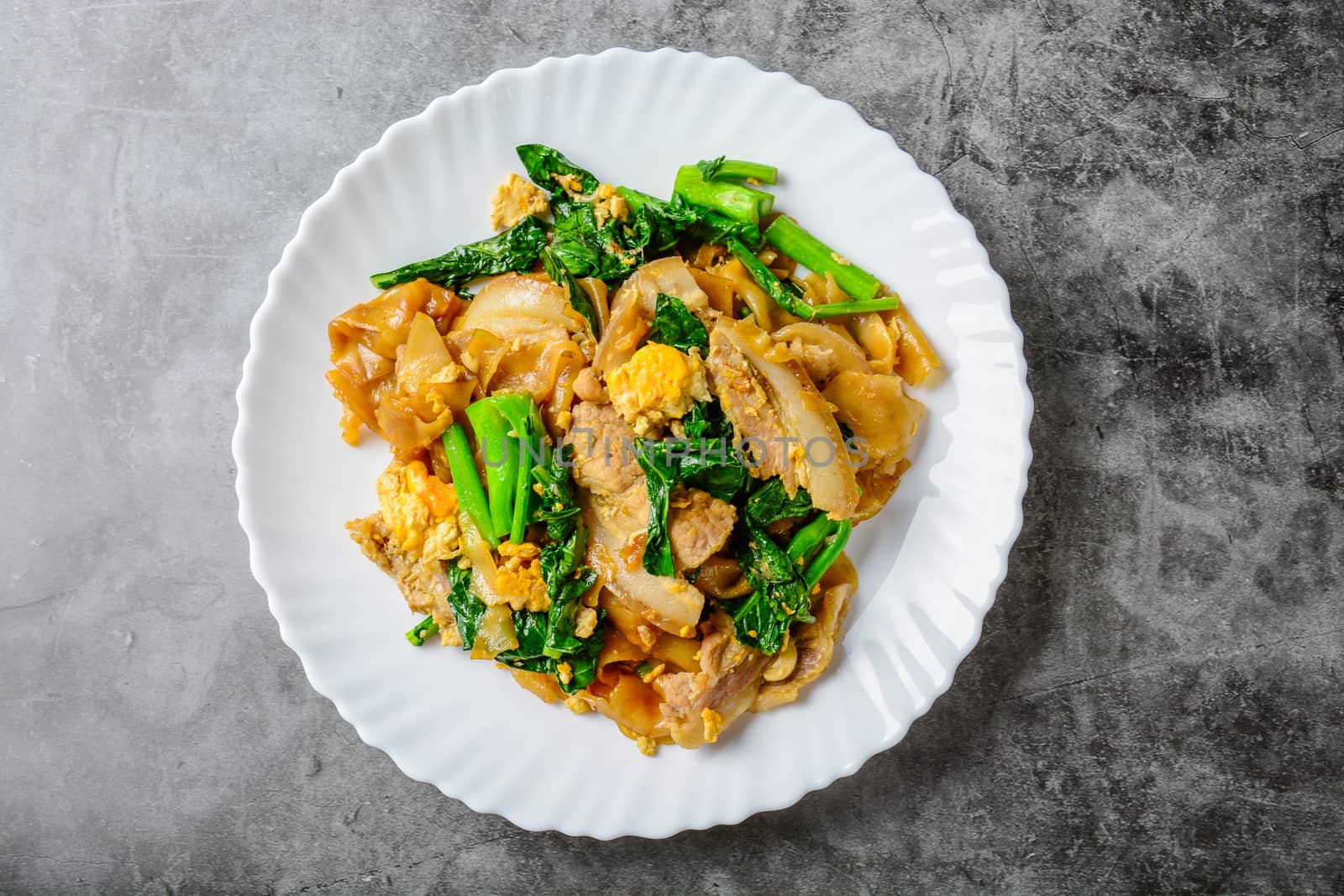 Stir-fried Fresh Rice-flour Noodles With Sliced Pork, Egg and Ka by yuiyuize