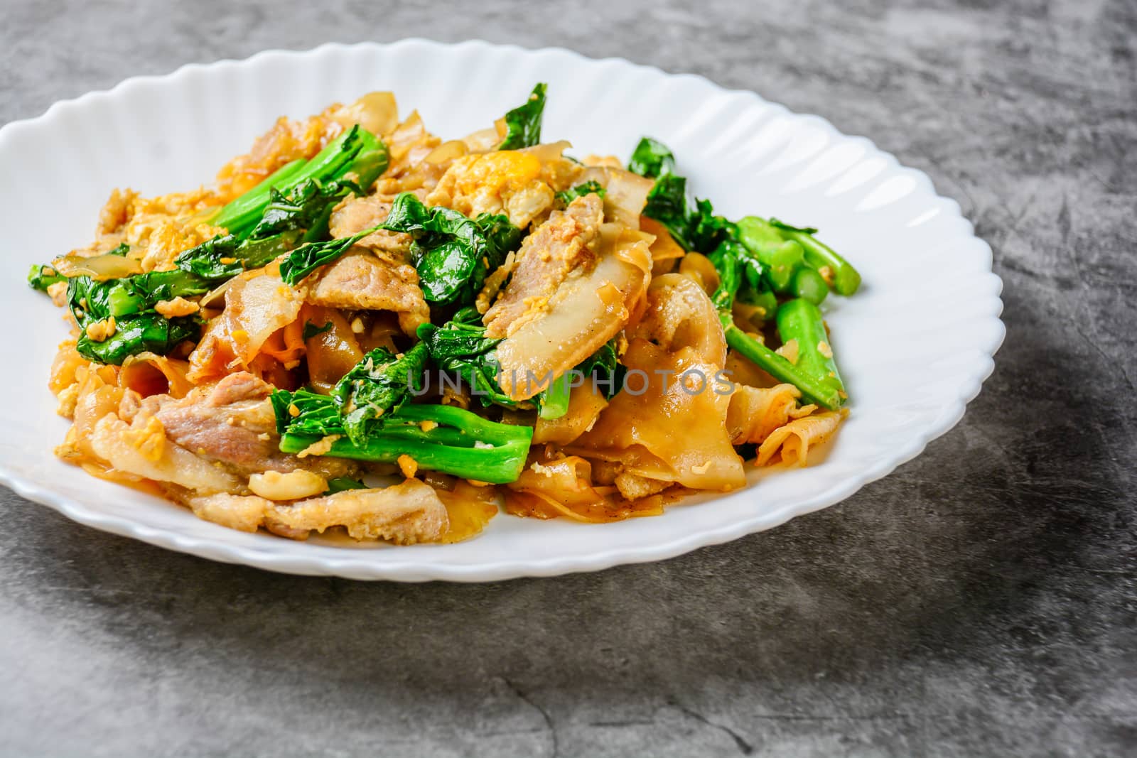 Stir-fried Fresh Rice-flour Noodles With Sliced Pork, Egg and Ka by yuiyuize