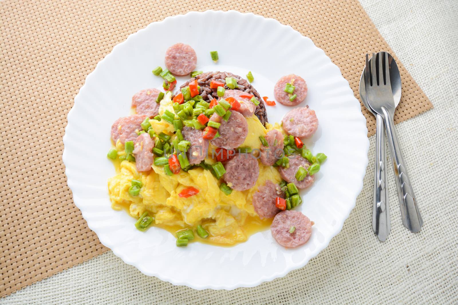 Fermented Pork Sausage Omelet with eggs and chilies, this dish would be delicious by fried in large amount of hot oil.