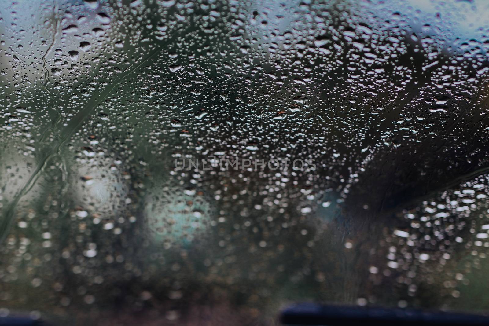 Raindrops on the windshield, blurry scenes