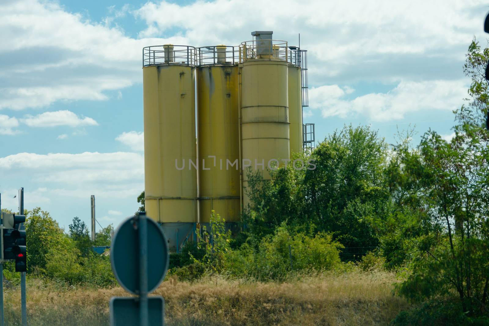 Large silo plant of an industrial plant