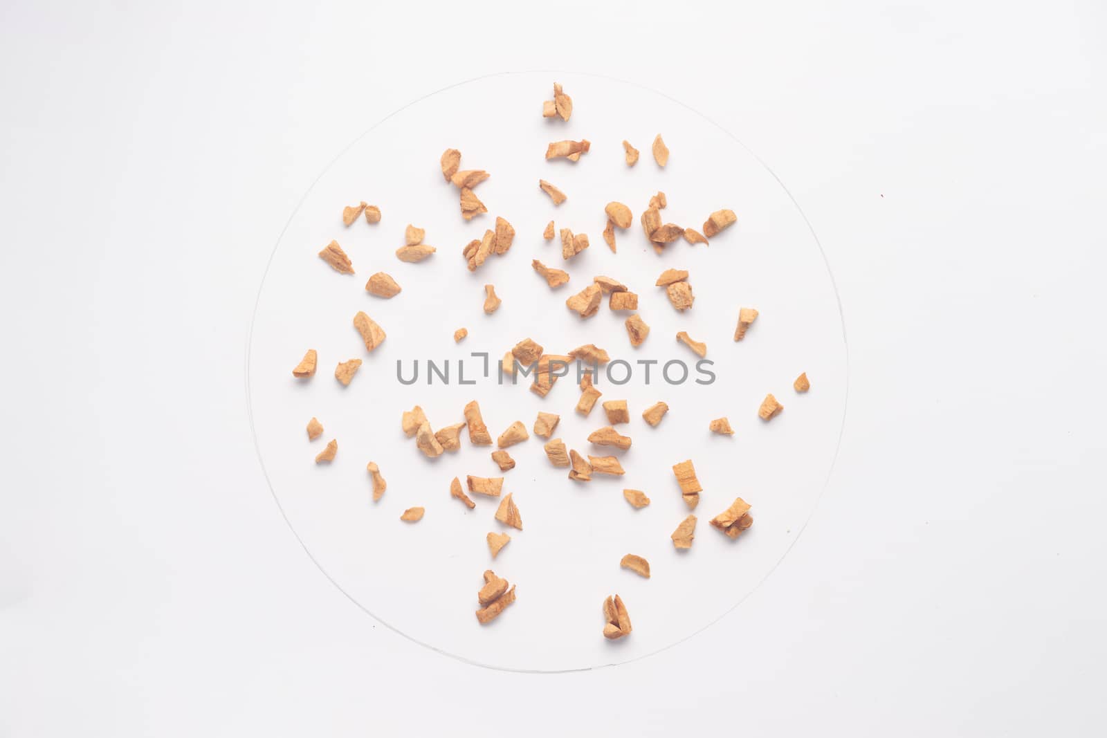 Dry apple pieces isolated on white backgroud. 