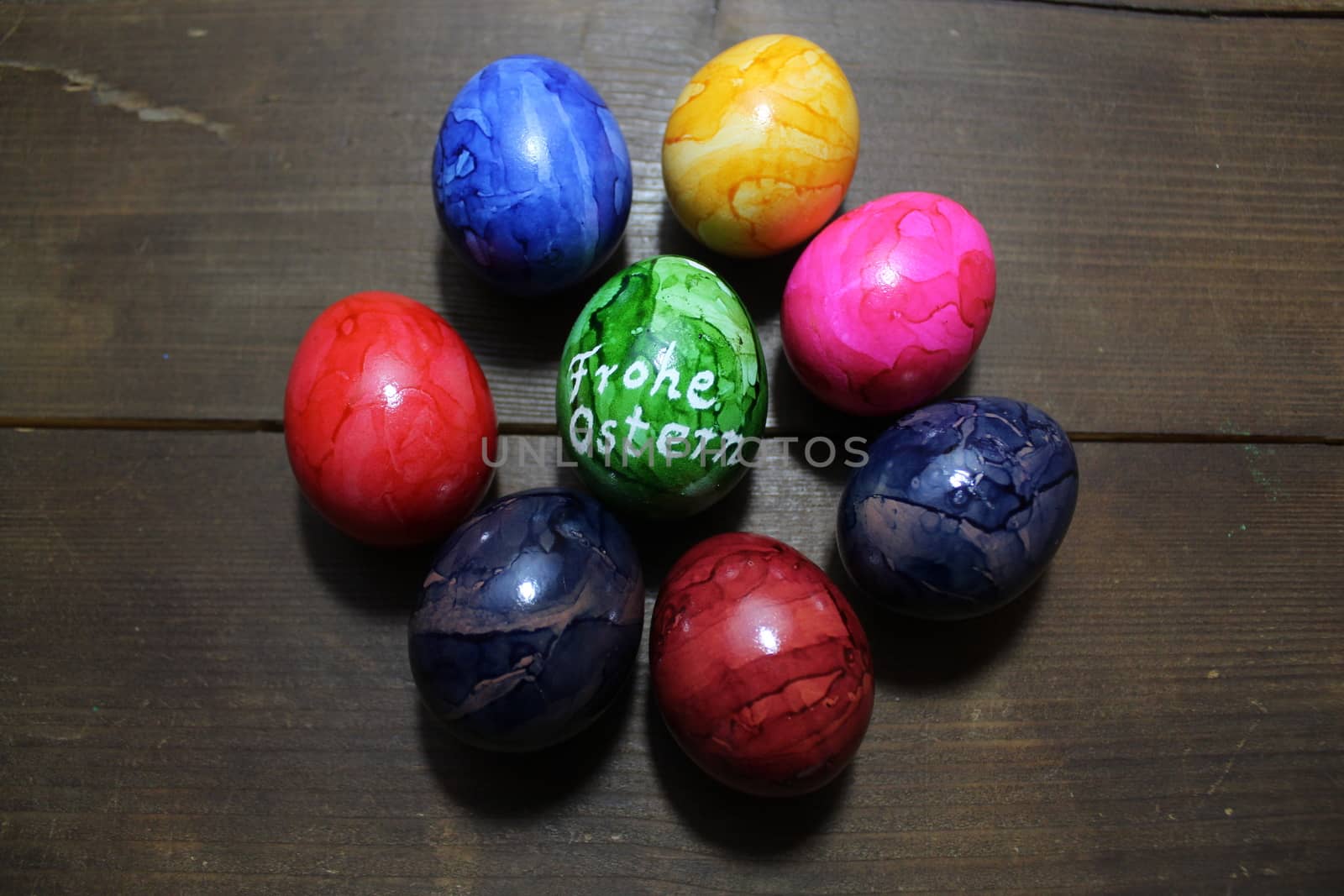 The picture shows many estereggs with the german text happy easter.