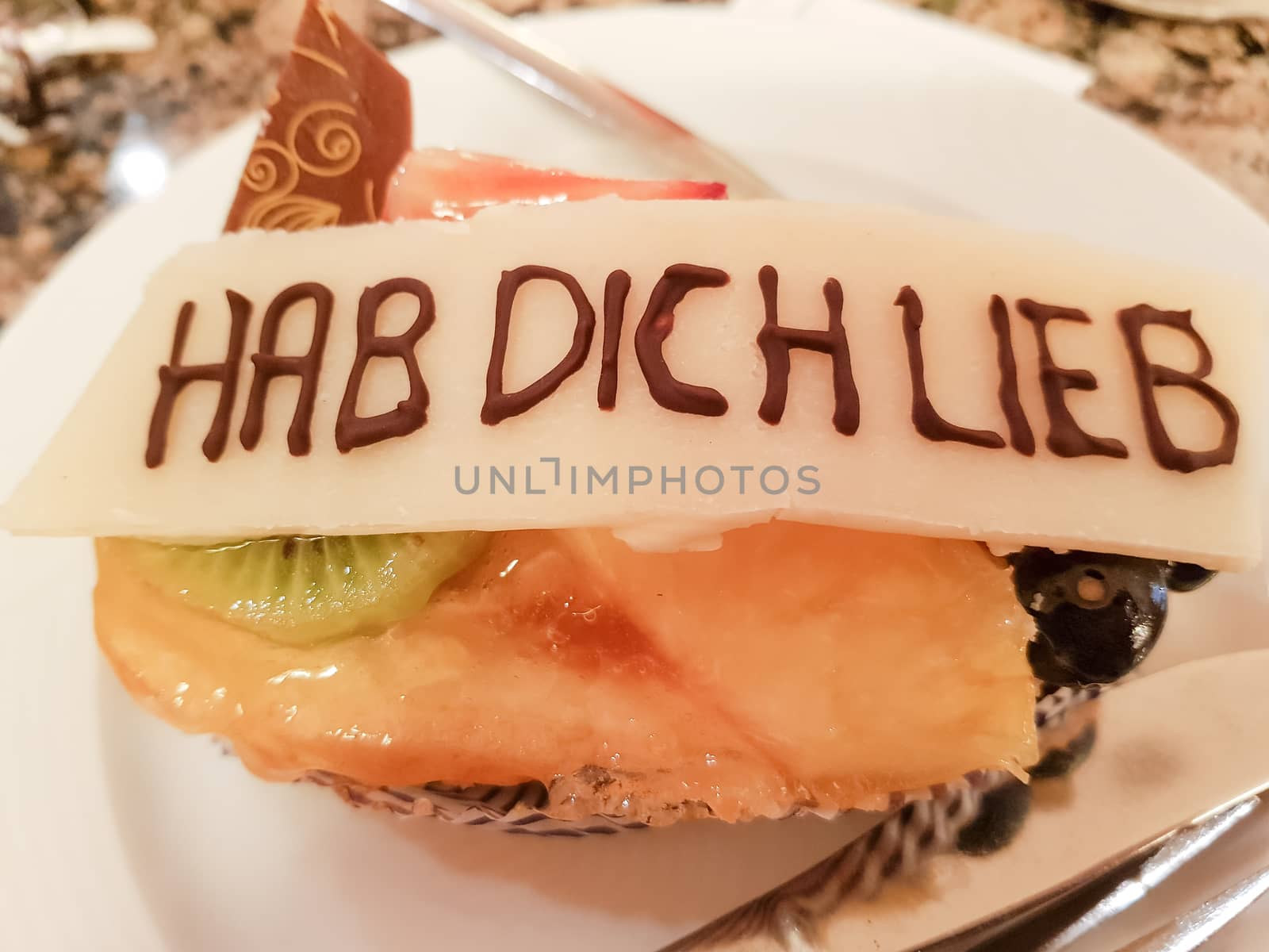 A piece of cake with caption in German - Have you love