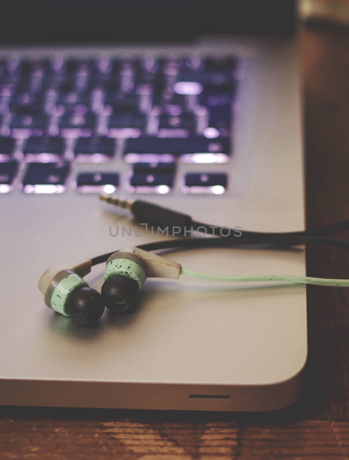 headphones and computer by osvaldo_medina