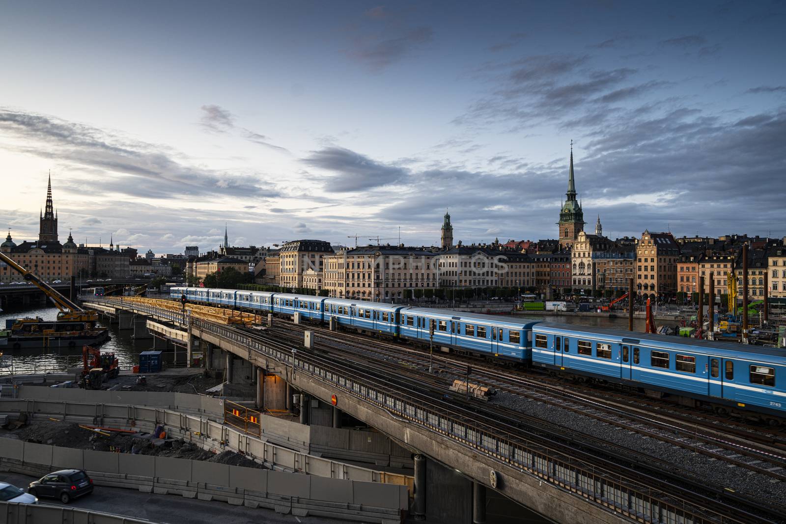 A metro train in Stockholm by sergiodv