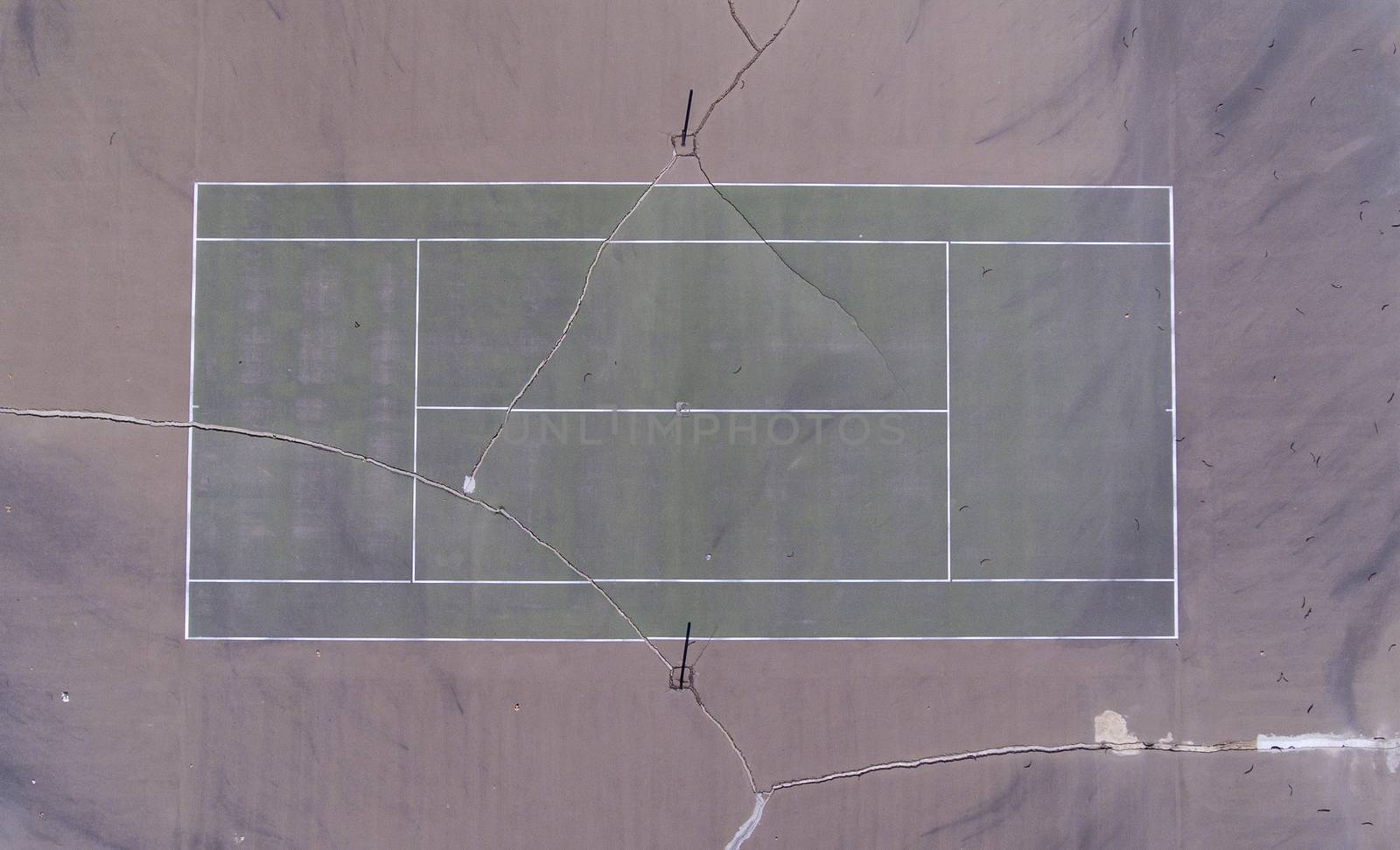 Old tennis court with cracks in it