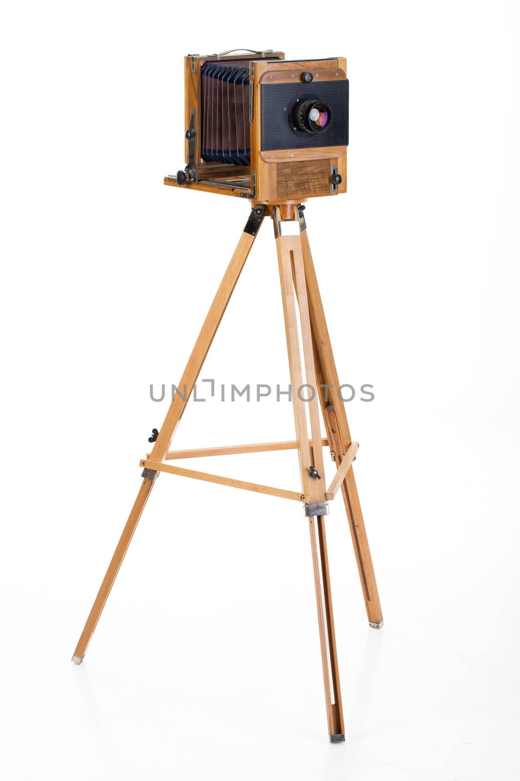 Old wooden photocamera onan isolated studio background