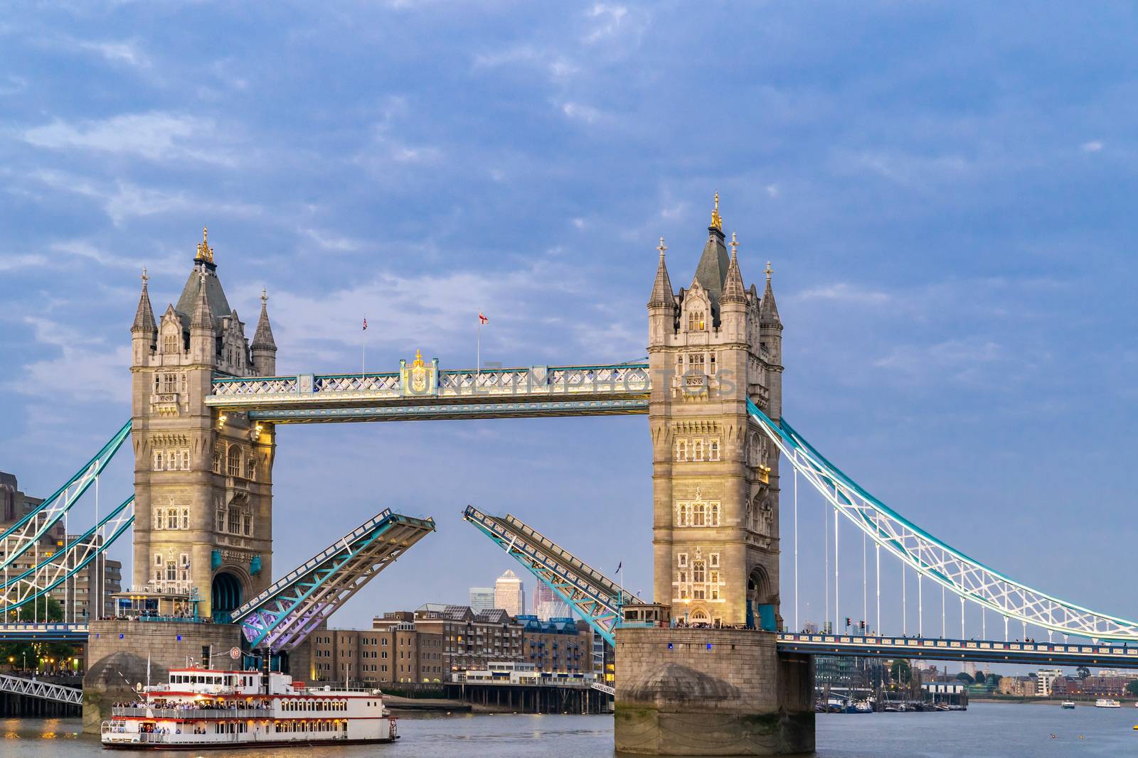 Lifting up London Tower Bridge by vichie81