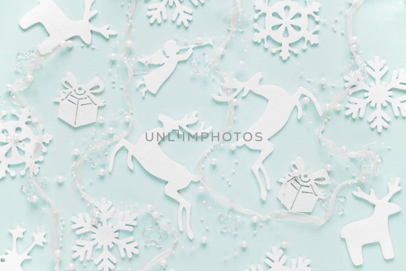 Flat lay Christmas composition by Epitavi