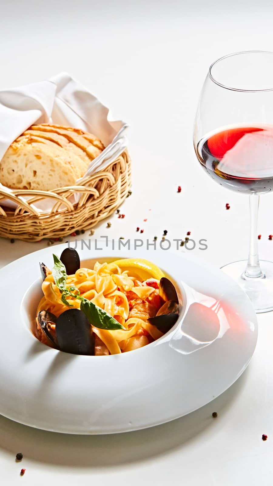 The cooked mussels and pasta with wine glass