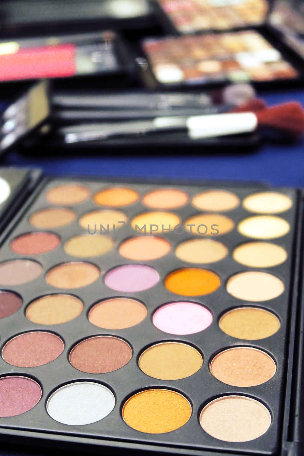 Eye shadow palette and brushes by ponsulak