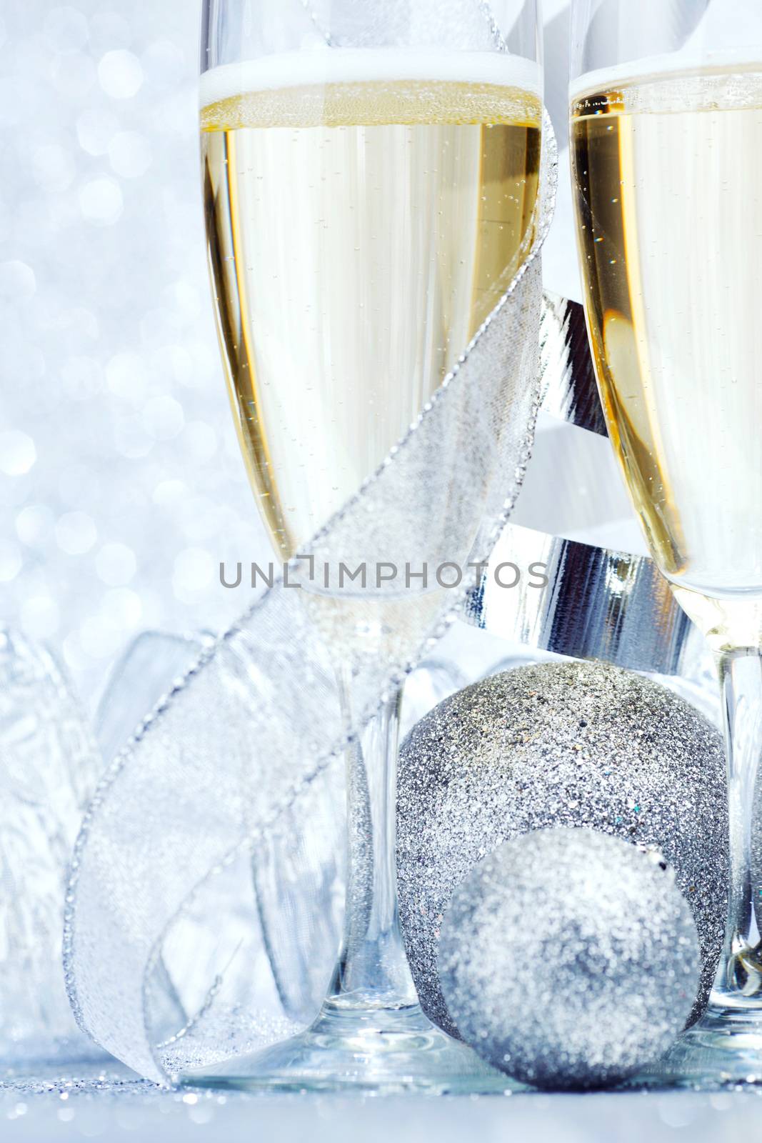 Champagne and decoration by Yellowj