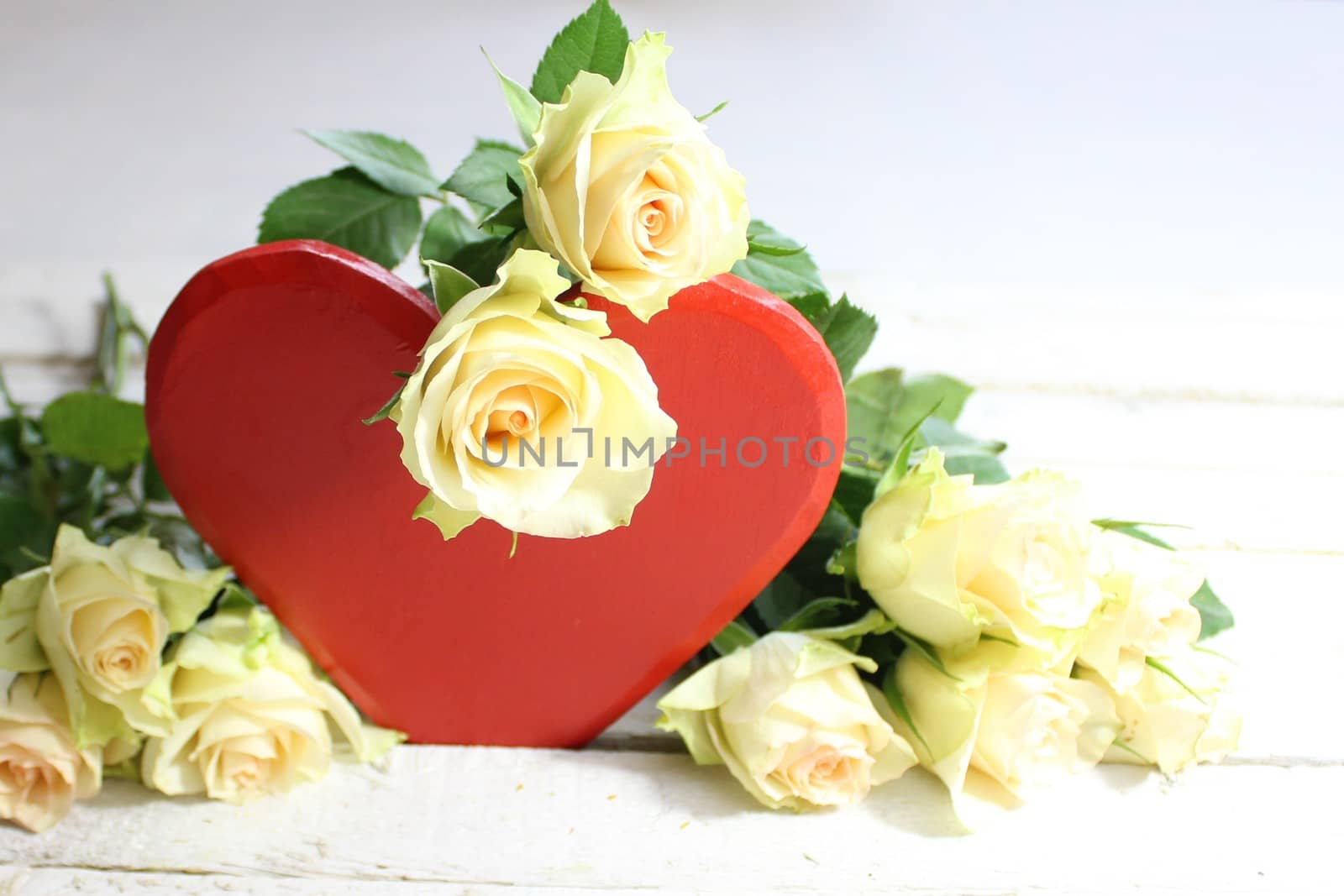 The picture shows a red heart and white roses.