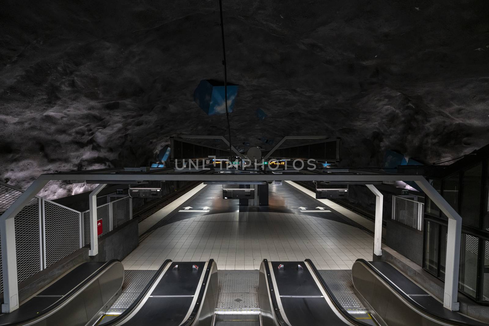 Metro Station ecalators in Stockholm by sergiodv