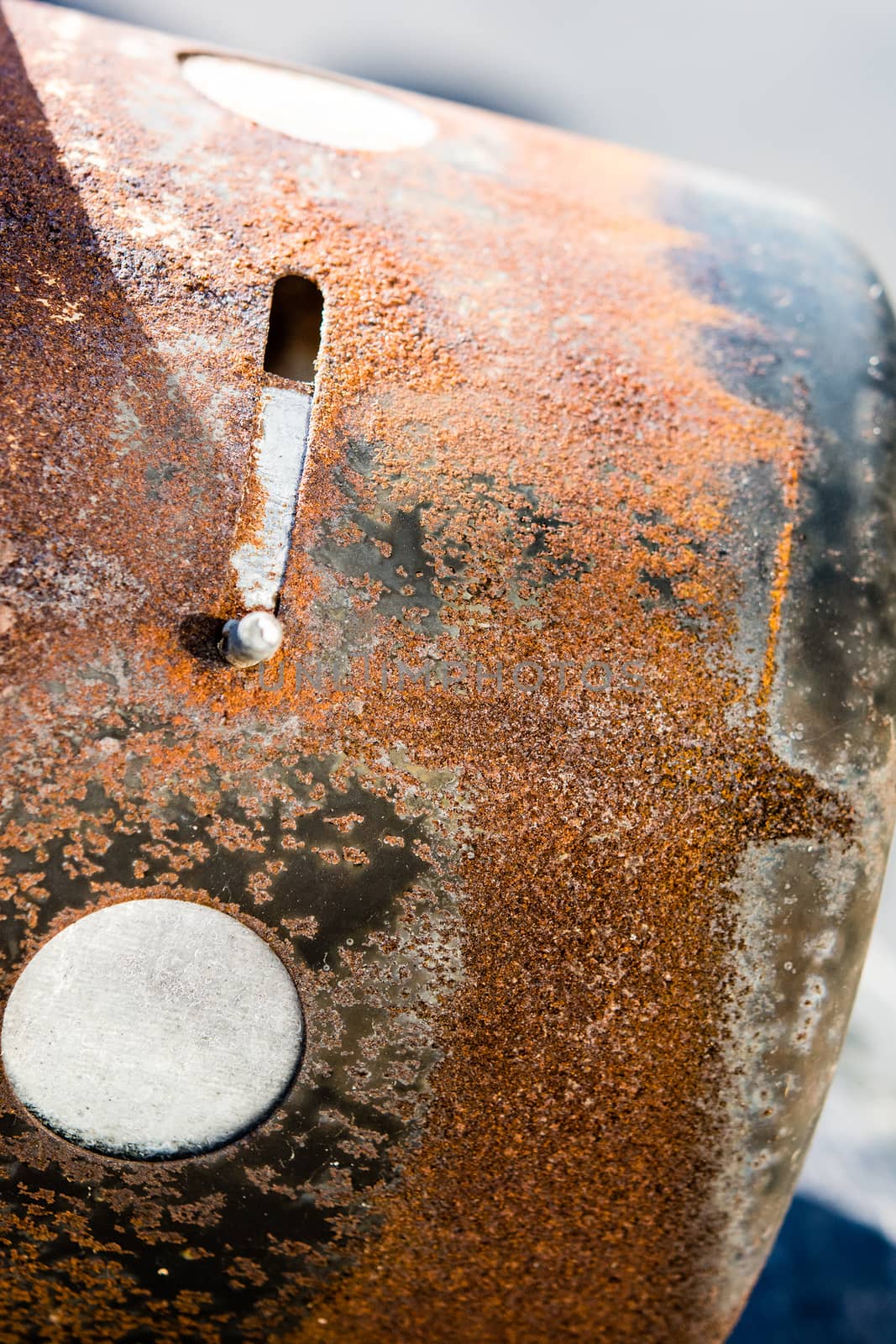 Rust on an enameled metal cup by ben44