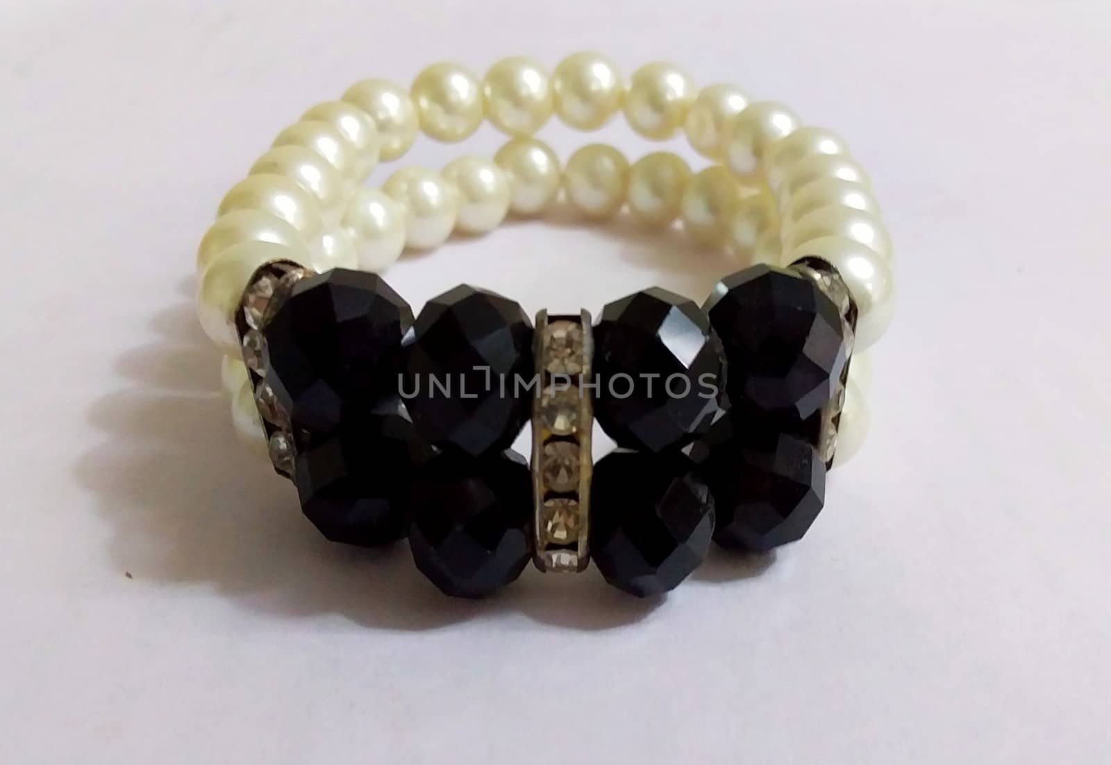 bracelet of pearl and semi-precious stones