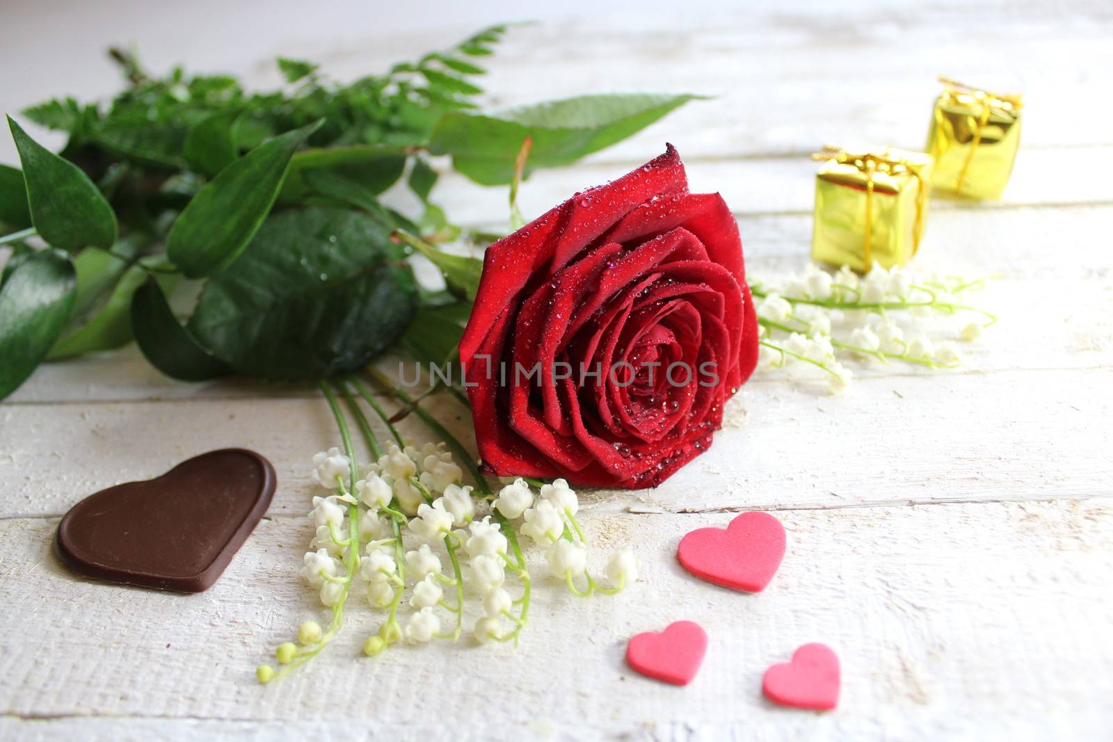 The picture shows flower greetings with hearts and gifts.