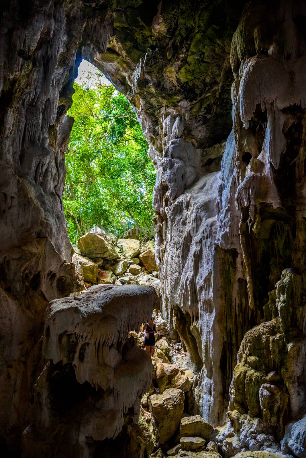 Koh Phaluai, Mu Ko Ang Thong National Park, Gulf of Thailand, Siam, cave with stalactites