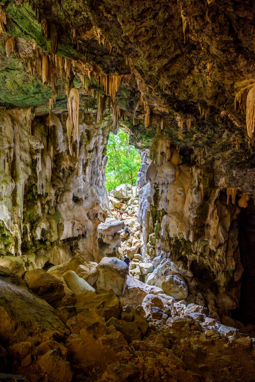 Koh Phaluai, Mu Ko Ang Thong National Park, Gulf of Thailand, Siam, cave with stalactites