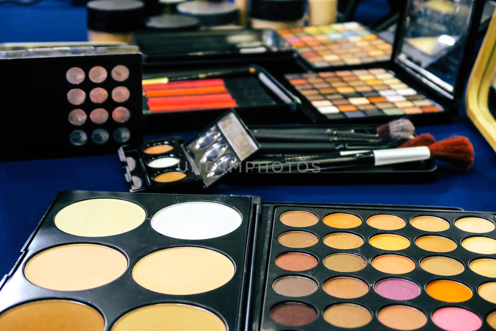 Eye shadow palette and brushes
