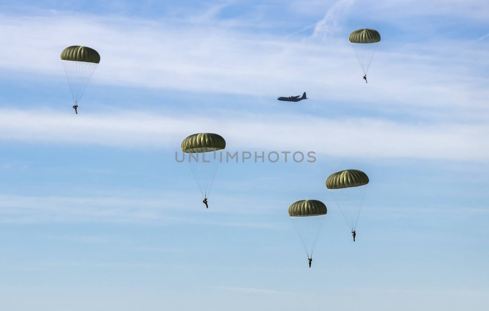 The airborne commemorations on Ginkel Heath with para drops by compuinfoto