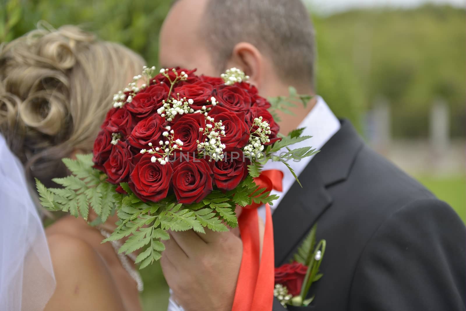 nice wedding bouquet in bride's hand by marynkin