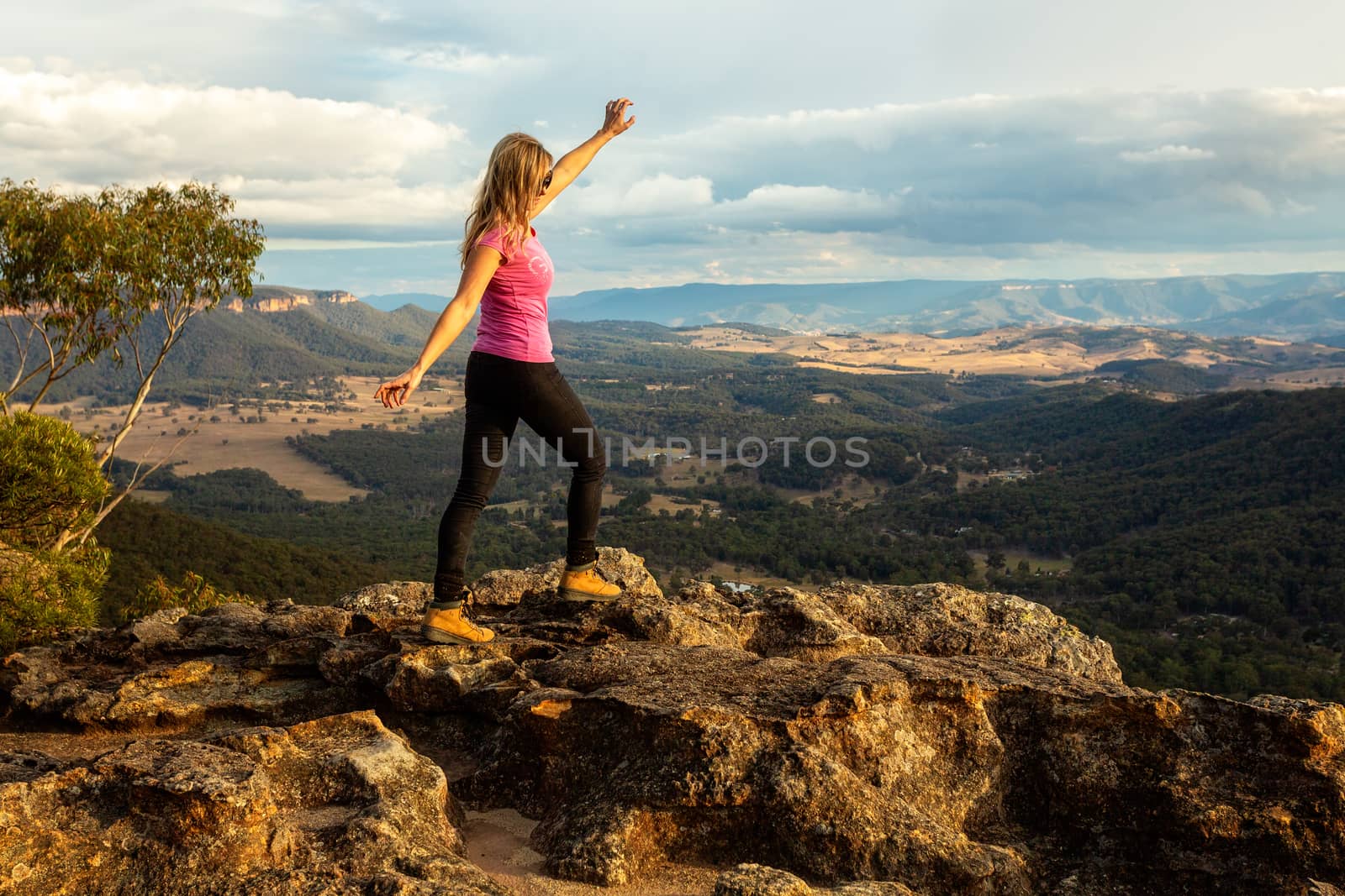 Bushwalker on rocky outcrop in Blue Mountains.