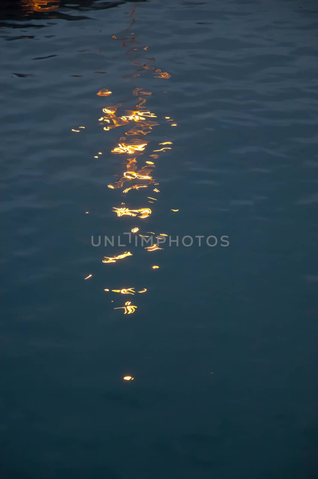 Artificial light reflected in the water. by VictorSuarez