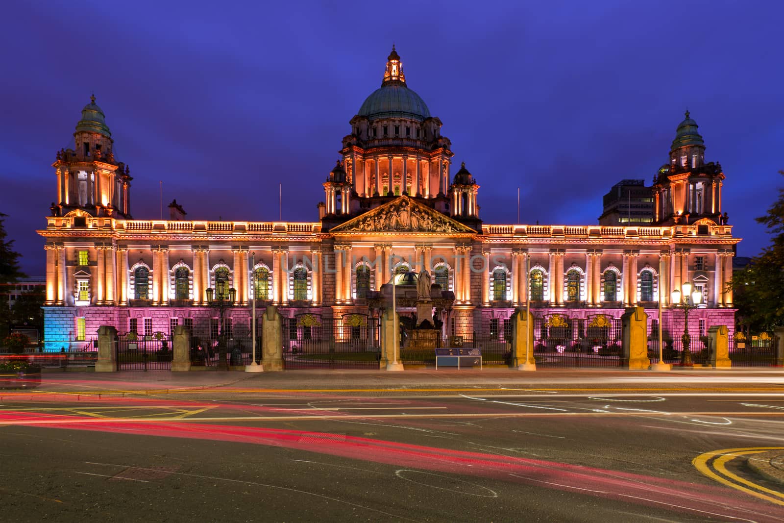 Illuminated Belfast City Hall, Belfast, Northern Ireland by zhu_zhu