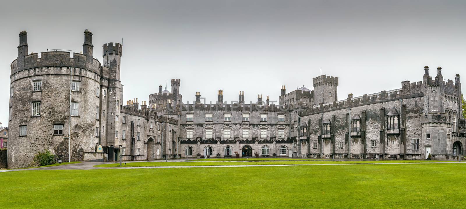 Kilkenny Castle is a castle in Kilkenny, Ireland built in 1195. View from courtyard