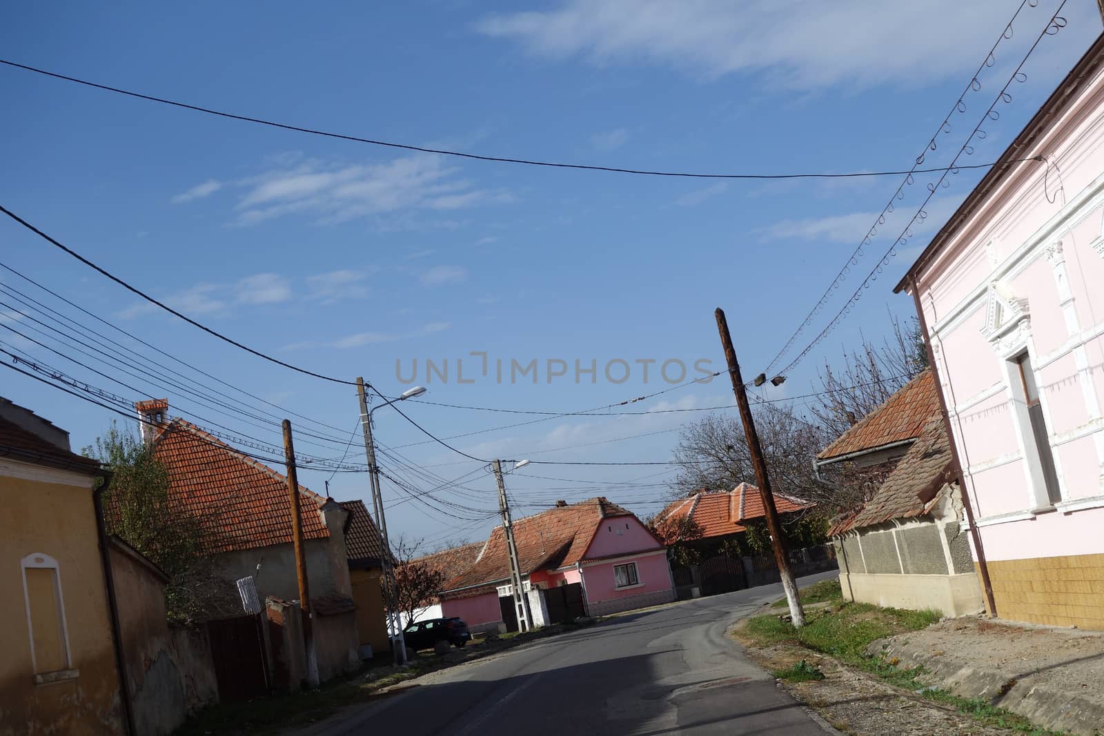 Autumn trips through the villages of Transylvania
Here is a street with traditional houses from a village in Transylvania