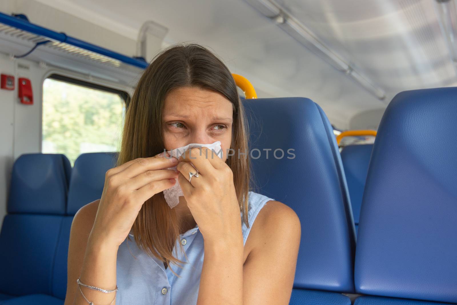 Allergic reaction in a girl in an electric train car