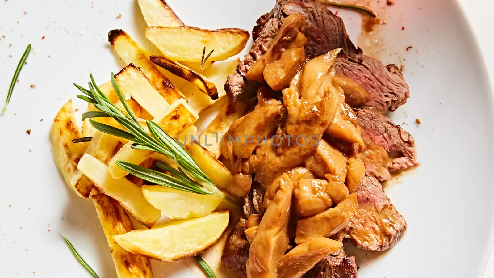 potatoes fried with mushrooms and beef