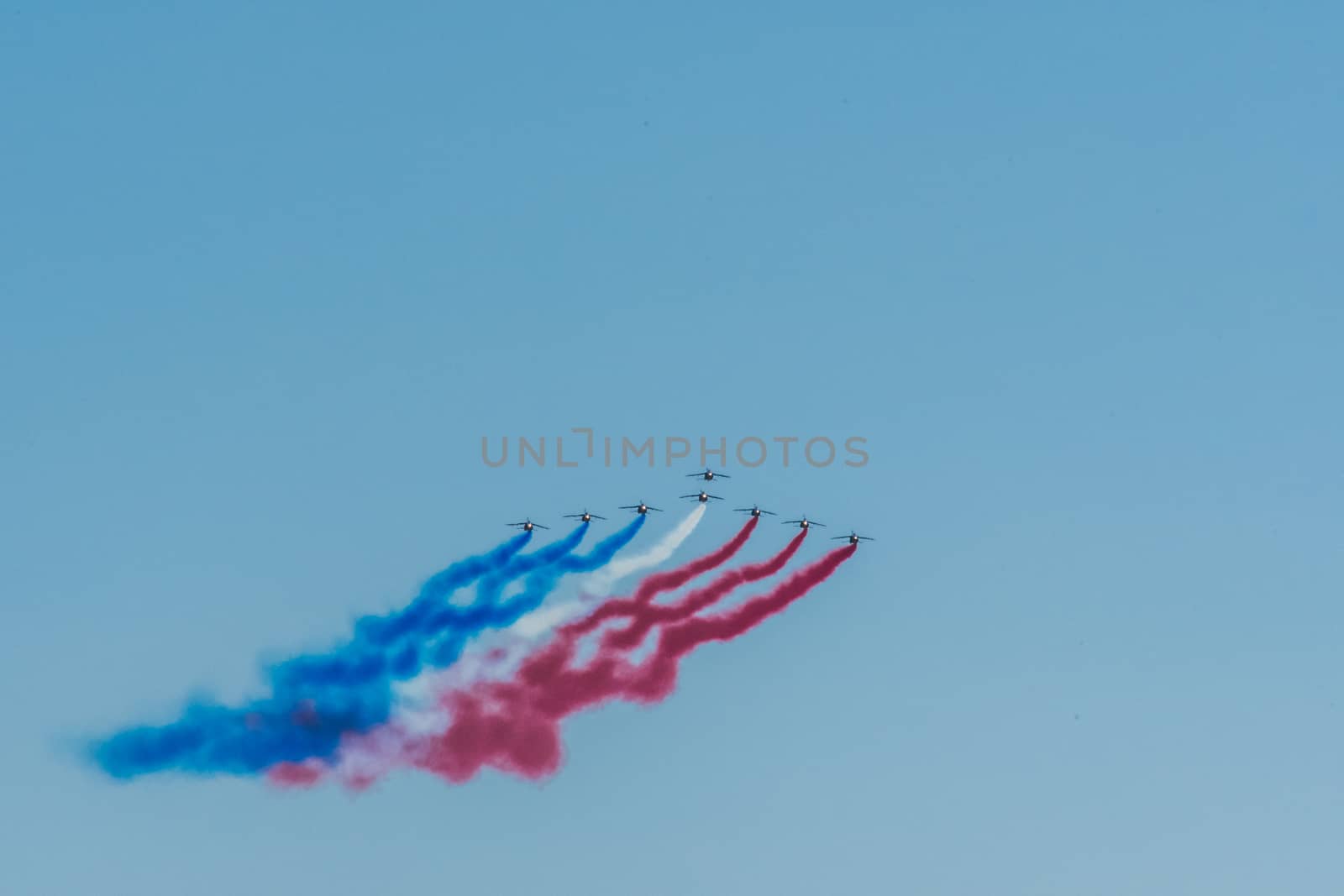 Démonstration des 9 alphajets de la patrouille de France lors d'un meeting aérien