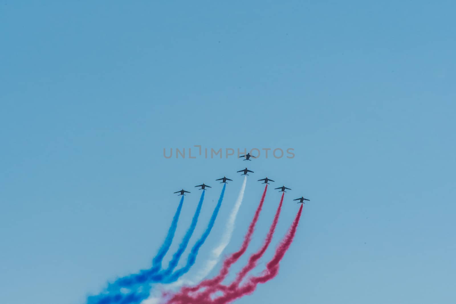 Démonstration des 9 alphajets de la patrouille de France lors d'un meeting aérien