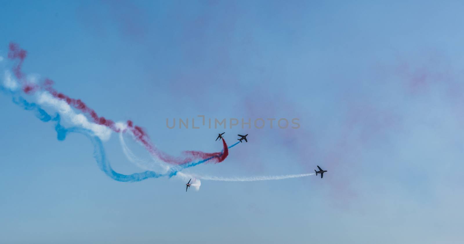 Démonstration des 9 alphajets de la patrouille de France lors d'un meeting aérien