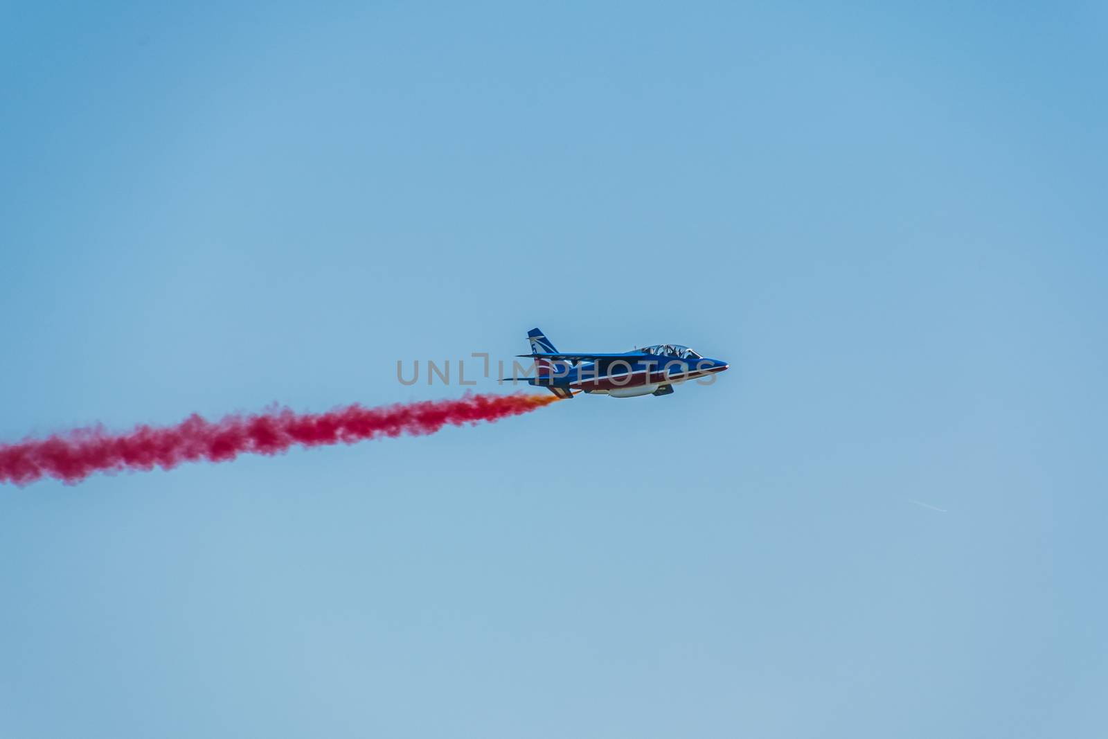 Démonstration des 9 alphajets de la patrouille de France lors d'un meeting aérien